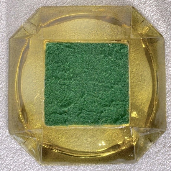 Vintage Yellow Amber Glass CN Tower Toronto Canada Ashtray Trinket Dish - Picture 9 of 10